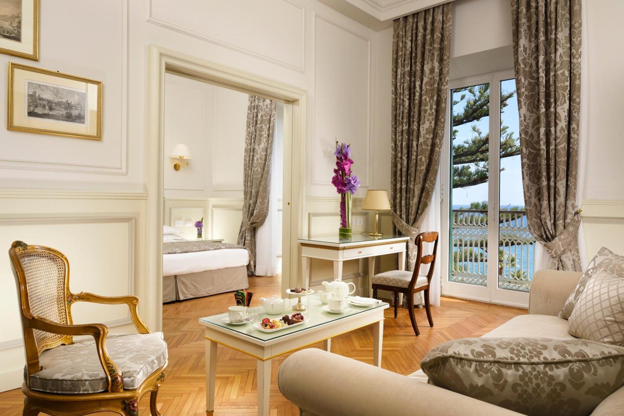 Royal Hotel Sanremo Eksteriør billede A suite at the Hotel Excelsior