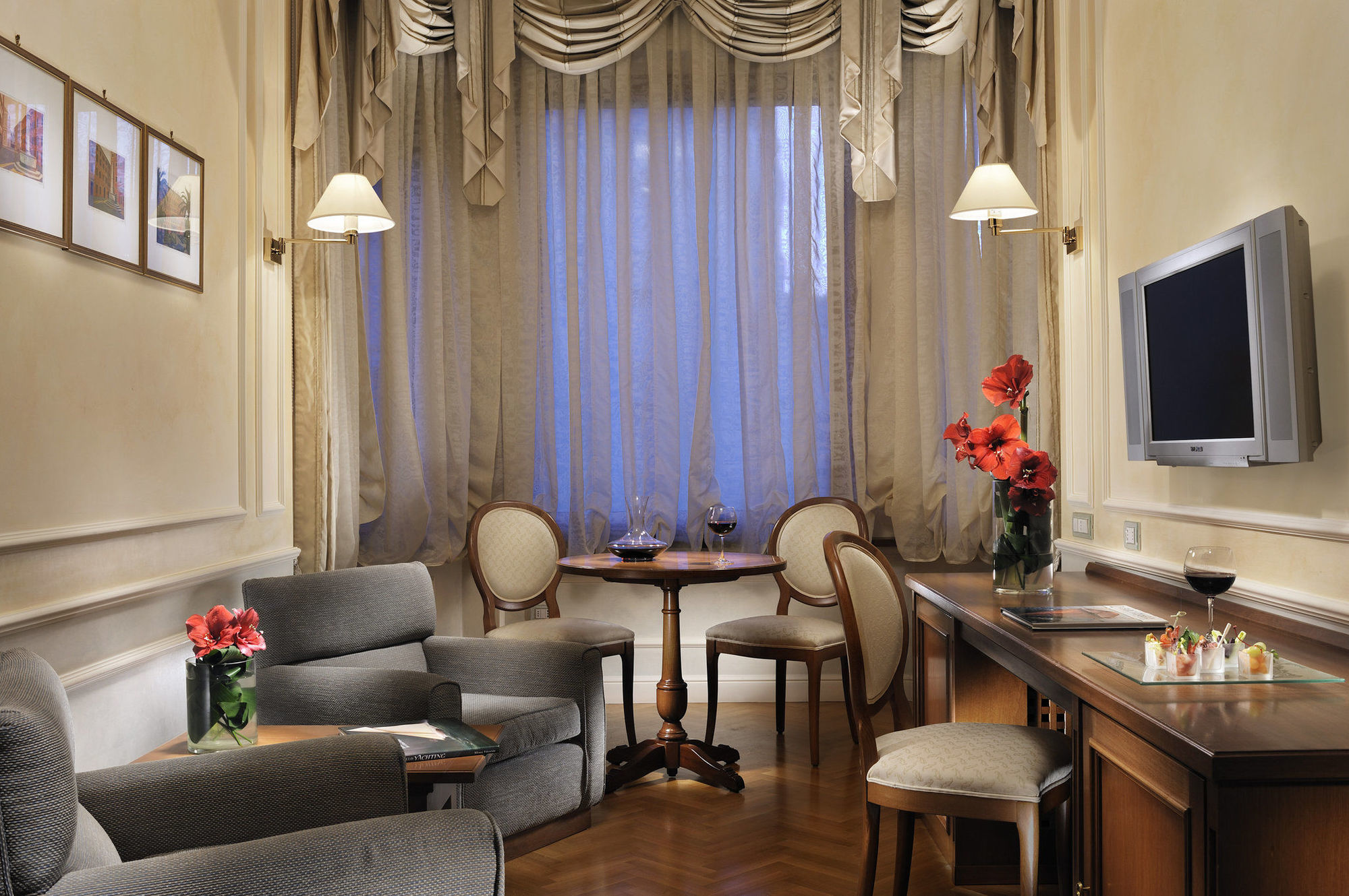 Royal Hotel Sanremo Værelse billede A suite at the hotel