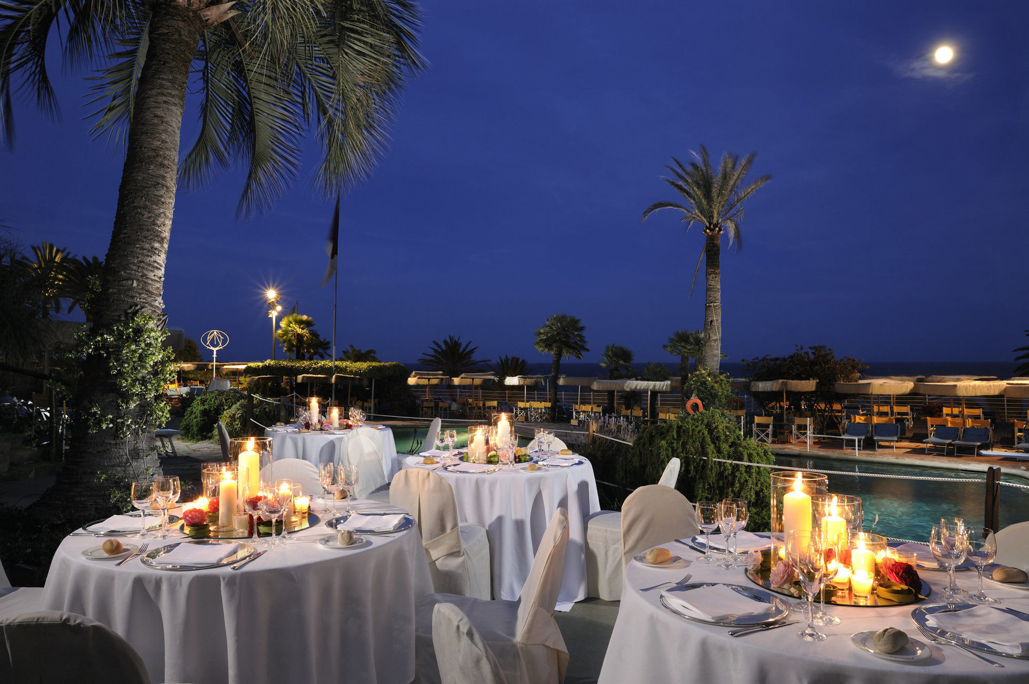 Royal Hotel Sanremo Restaurant billede The resort at night