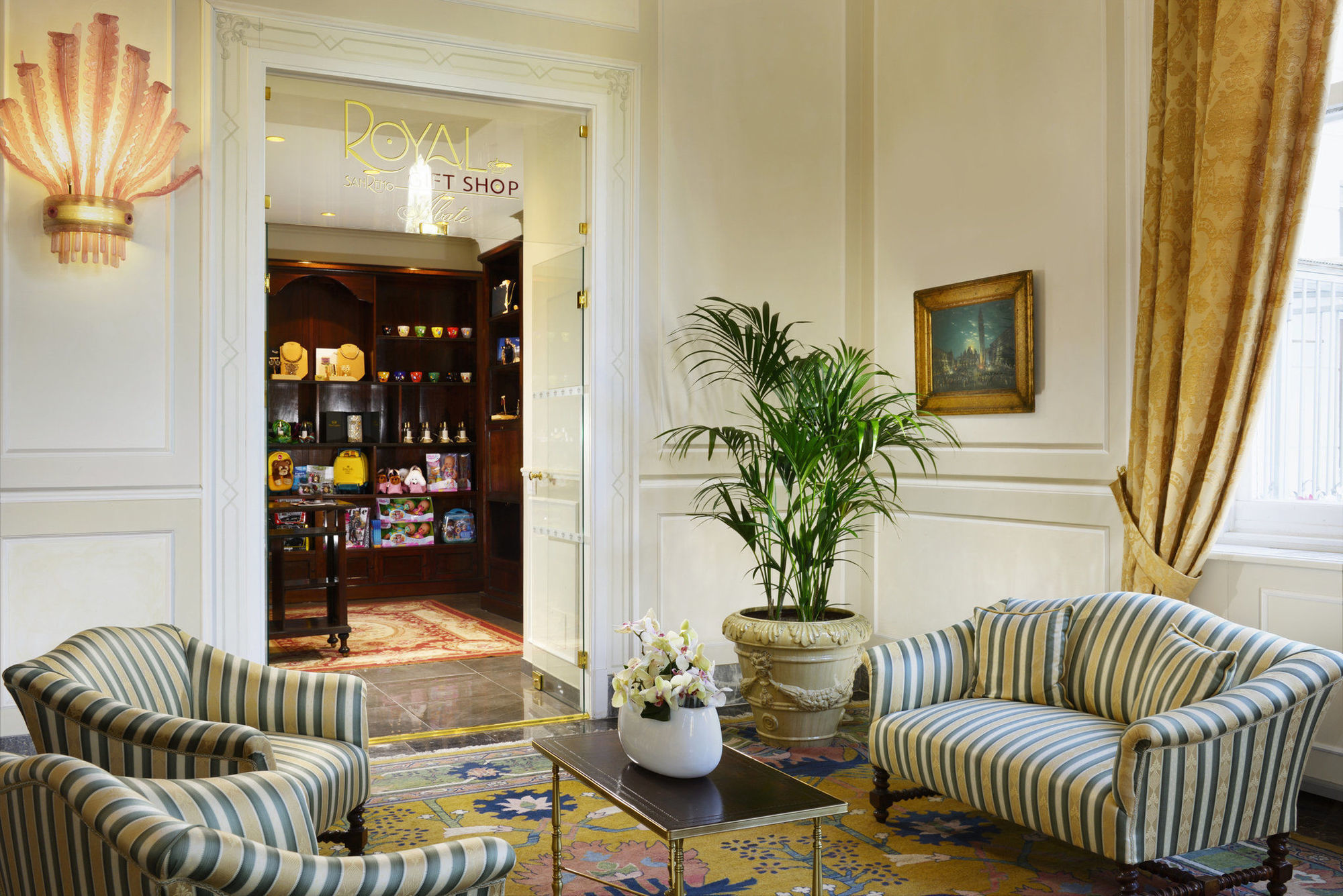Royal Hotel Sanremo Eksteriør billede The lobby