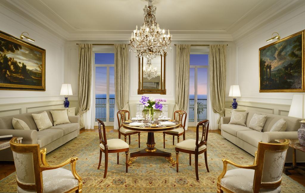 Royal Hotel Sanremo Eksteriør billede A living room