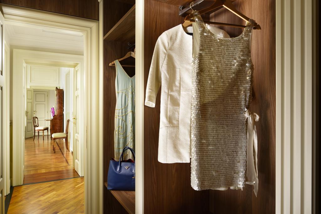 Royal Hotel Sanremo Eksteriør billede A wardrobe