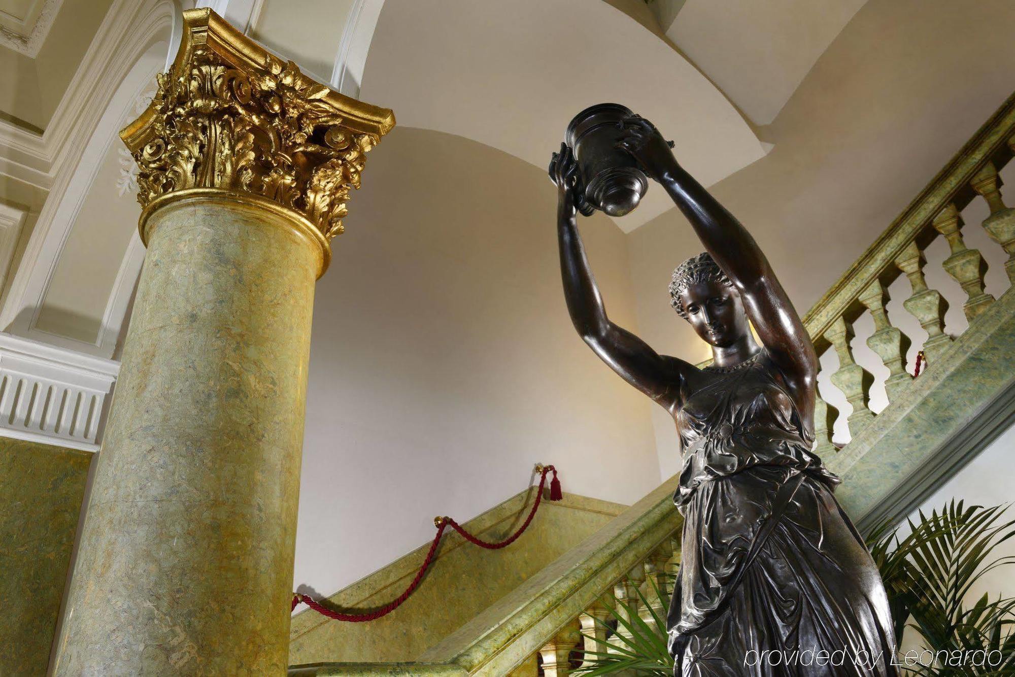 Royal Hotel Sanremo Interiør billede The statue of the water carrier